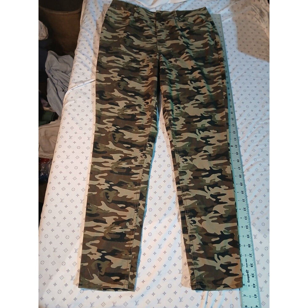 No Boundaries Camo Stretched Skinny Jeans 15